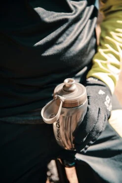 Fidlock TWIST Bottle 450 + Bike Base Set - Transparent Schwarz -One Hundred Percent Store 09611 TBL fidlock twist bottle450 outdoor 06