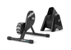 Wahoo Fitness KICKR CORE Heimtrainer - Bundle + Headwind Smart Ventilator